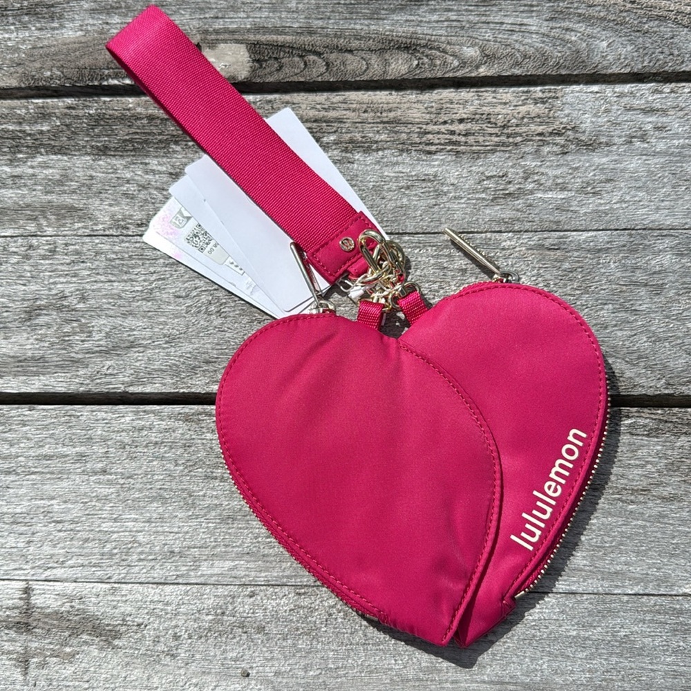 Lululemon Dual Pouch Wristlet Heart NWT Passionate / Gold pink - Picture 4 of 8
